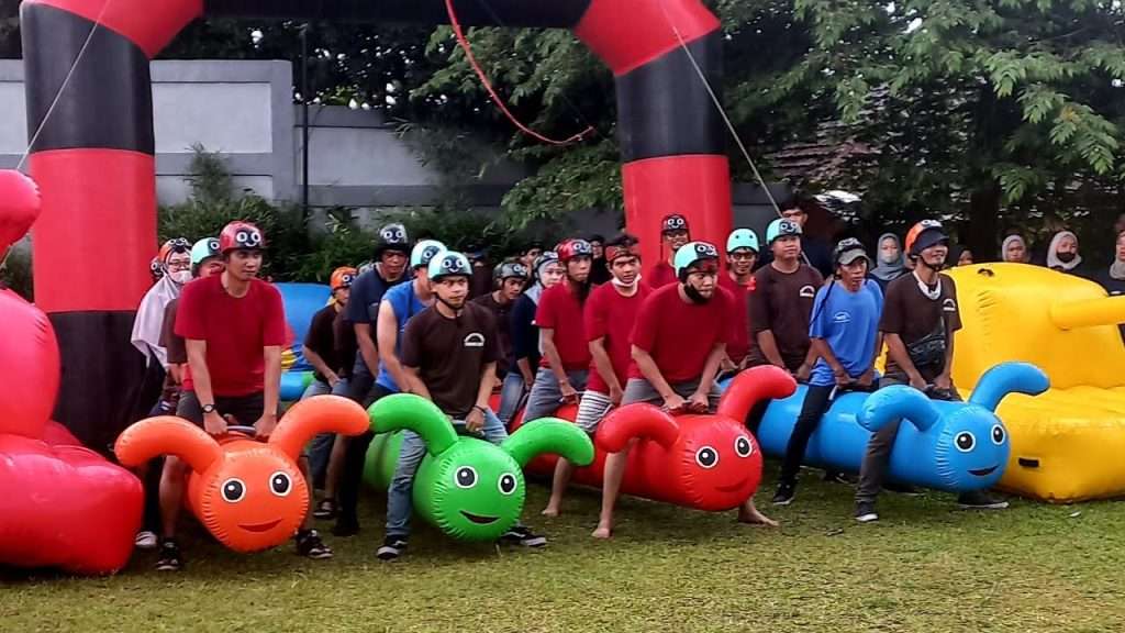 Games Seru Outbound Gathering Sentul, Games Inflatable Tube Sentul Bogor